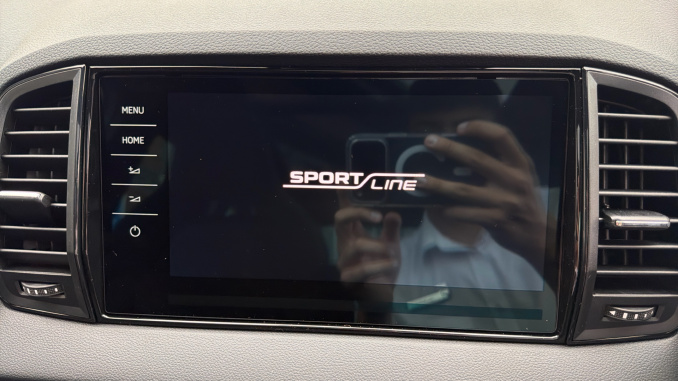 Skoda Karoq 1.5 TSI Sportline Edition 5dr Petrol Estate - Image 12
